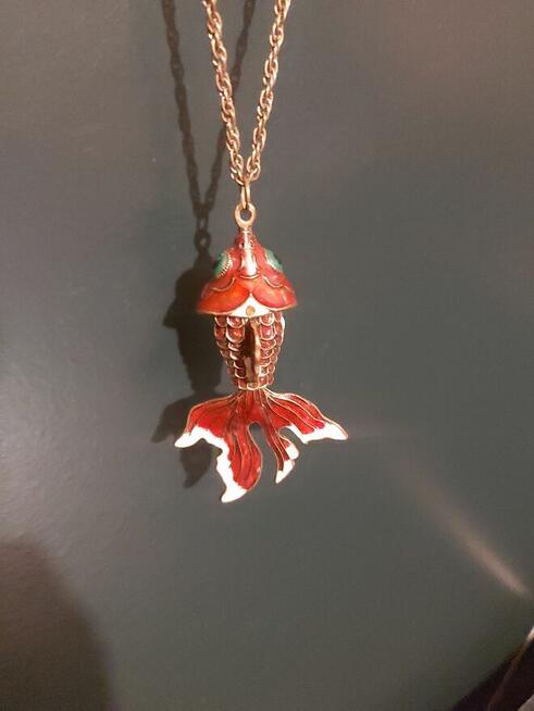 Kultowa RUCHOMA ZŁOTA RYBKA Cloisonné – Unikalny Vintage