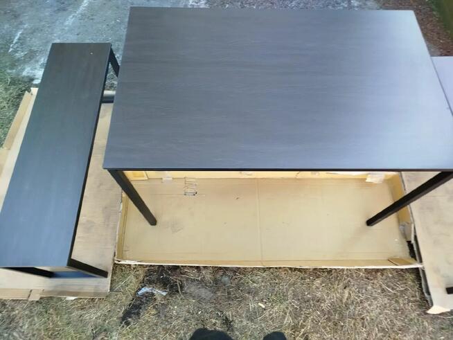 Stół z ławeczkami