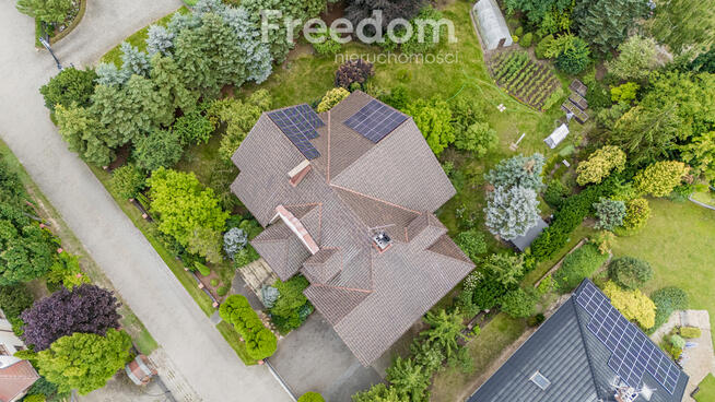 Willa w zaciszu Józefosławia - droga prywatna.