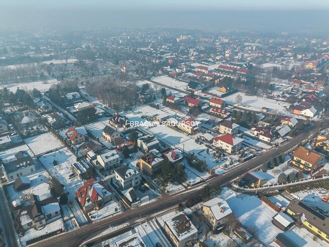 Dom Niepołomice, Aleja Dębowa