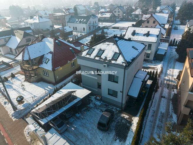 Dom Niepołomice, Aleja Dębowa