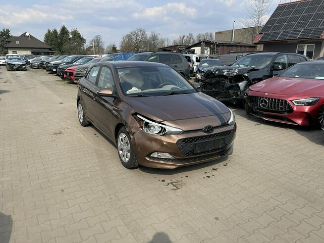 Hyundai i20 Klimatyzacja czujniki park.
