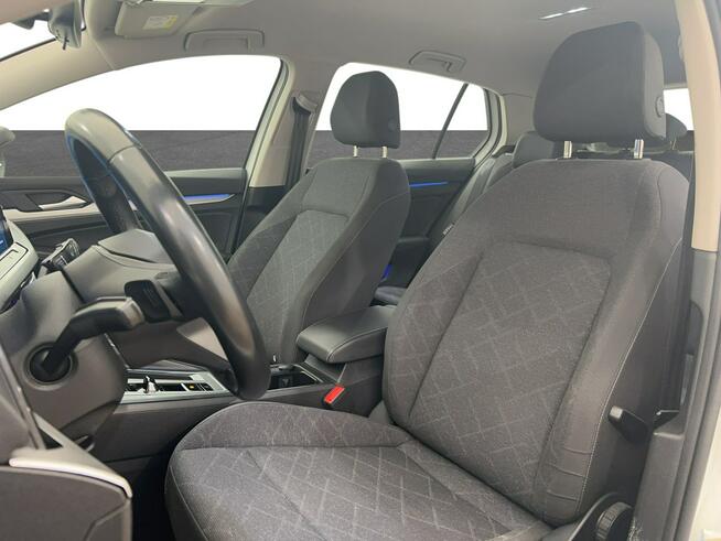 Volkswagen Golf VIII 1.0 eTSI Life DSG Hatchback