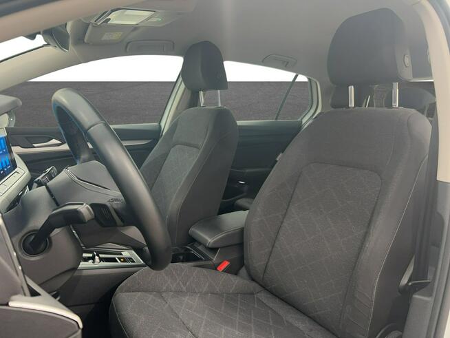 Volkswagen Golf VIII 1.0 eTSI Life DSG Hatchback