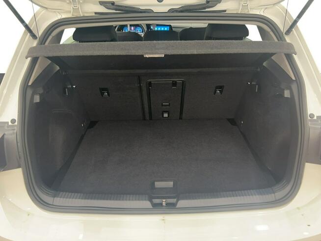 Volkswagen Golf VIII 1.0 eTSI Life DSG Hatchback