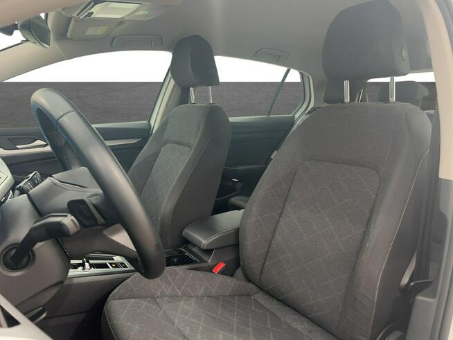 Volkswagen Golf VIII 1.0 eTSI Life DSG Hatchback