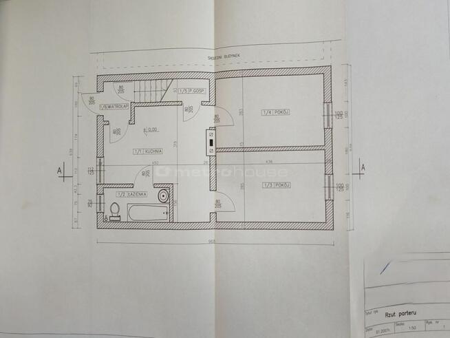Dom w zabudowie bliźniaczej z garażami i ogrodem.