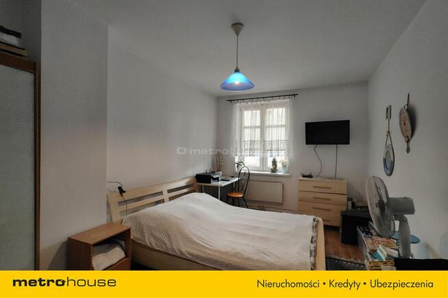 Trzypoziomowa kamienica z lokalem handlowym.