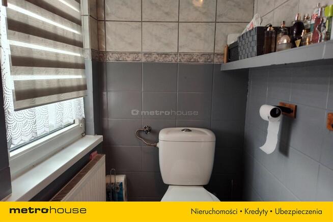 Trzypoziomowa kamienica z lokalem handlowym.