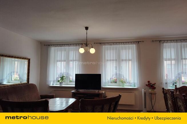 Trzypoziomowa kamienica z lokalem handlowym.