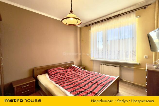 Wolnostojący dom z garażem i letnią kuchnią.