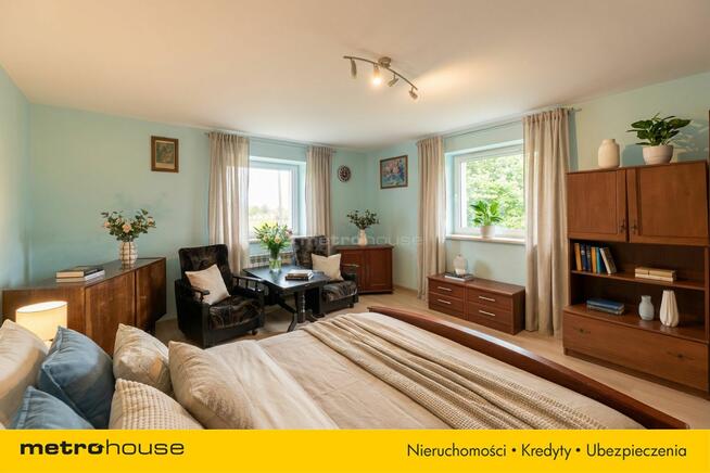 Dom z budynkami gospodarczymi w Rębisze-Kolonia.