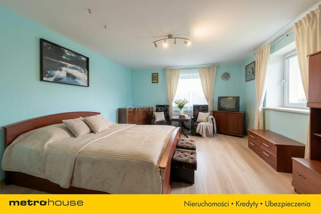 Dom z budynkami gospodarczymi w Rębisze-Kolonia.