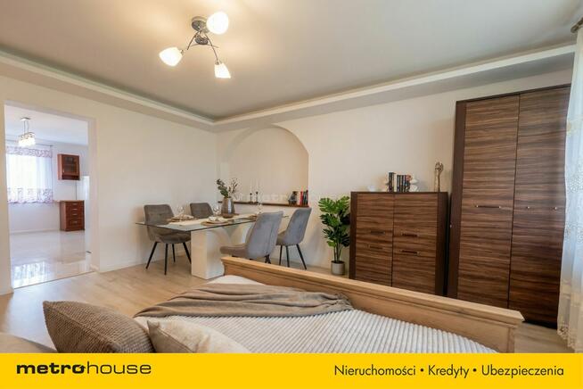 Dom z budynkami gospodarczymi w Rębisze-Kolonia.