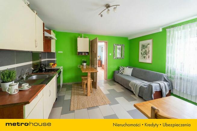 Dom z budynkami gospodarczymi w Rębisze-Kolonia.