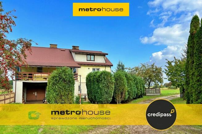 Dom z budynkami gospodarczymi w Rębisze-Kolonia.