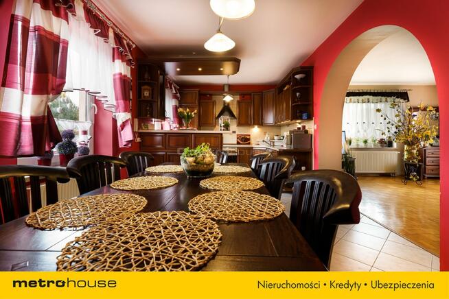 Dom do zamieszkania z kominkiem, ogrodem i garażem