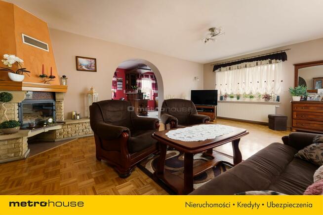Dom do zamieszkania z kominkiem, ogrodem i garażem
