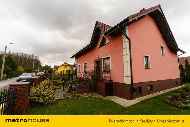 Dom do zamieszkania z kominkiem, ogrodem i garażem