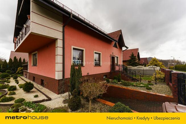 Dom do zamieszkania z kominkiem, ogrodem i garażem