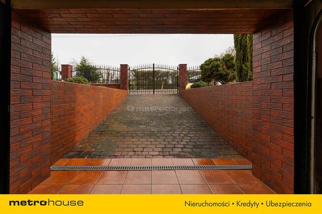 Dom do zamieszkania z kominkiem, ogrodem i garażem