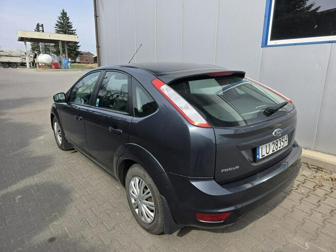 Ford Focus 1.6 benzyna mały przebieg klimatyzacja ważne opłaty