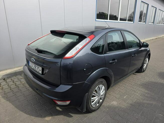 Ford Focus 1.6 benzyna mały przebieg klimatyzacja ważne opłaty