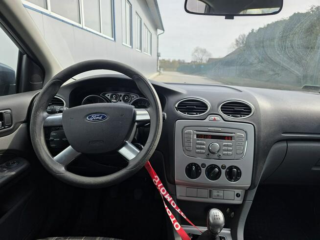 Ford Focus 1.6 benzyna mały przebieg klimatyzacja ważne opłaty