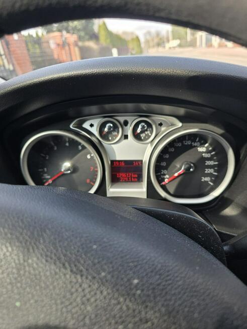 Ford Focus 1.6 benzyna mały przebieg klimatyzacja ważne opłaty