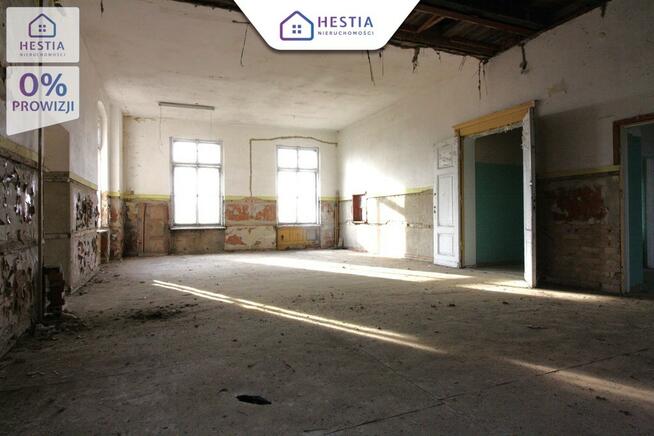 Sprzedaż pałacu z XIX wieku do remontu.