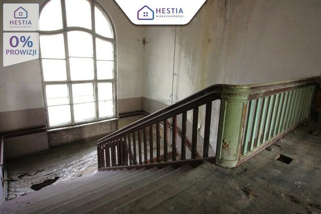 Sprzedaż pałacu z XIX wieku do remontu.