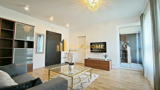 BLISKO RONDA DASZYŃSKIEGO W APARTAMENTOWCU