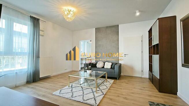 BLISKO RONDA DASZYŃSKIEGO W APARTAMENTOWCU