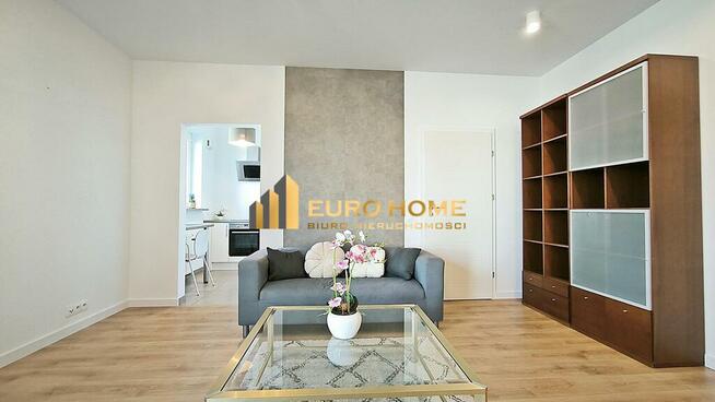 BLISKO RONDA DASZYŃSKIEGO W APARTAMENTOWCU