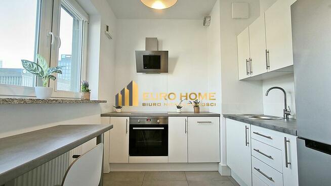 BLISKO RONDA DASZYŃSKIEGO W APARTAMENTOWCU