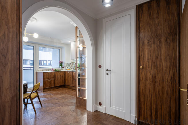 PIĘKNY, NOWY apartament w odnowionym budynku !