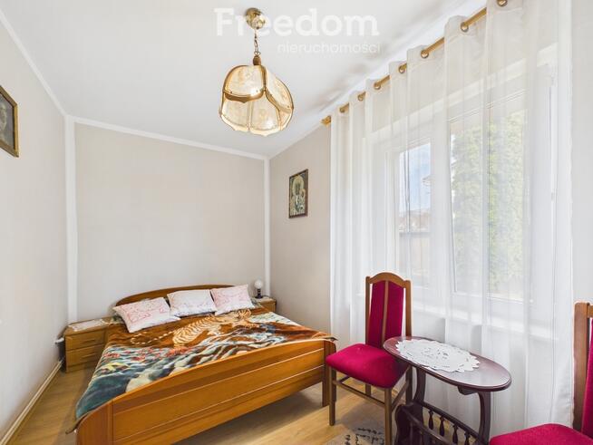 Na sprzedaż przestronny dom wolnostojący.