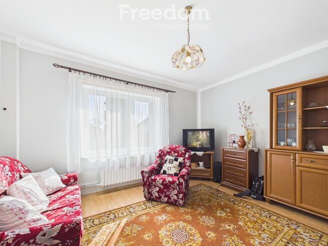 Na sprzedaż przestronny dom wolnostojący.