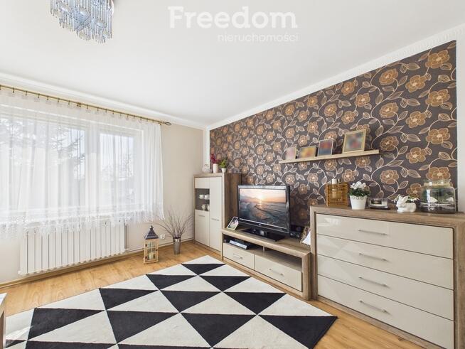 Na sprzedaż przestronny dom wolnostojący.