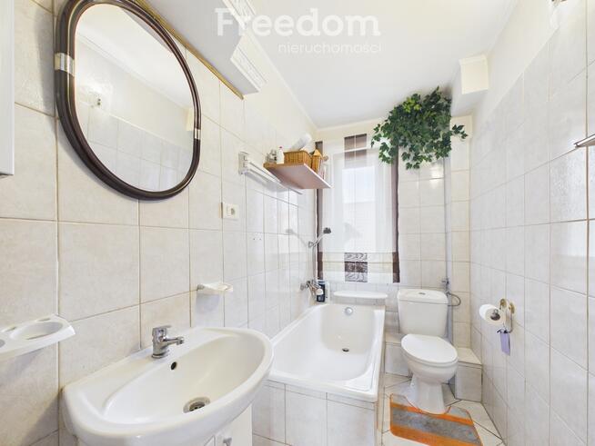 Na sprzedaż przestronny dom wolnostojący.