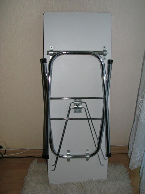 Mały, zgrabny, składany stolik przenośny, biurko, ława