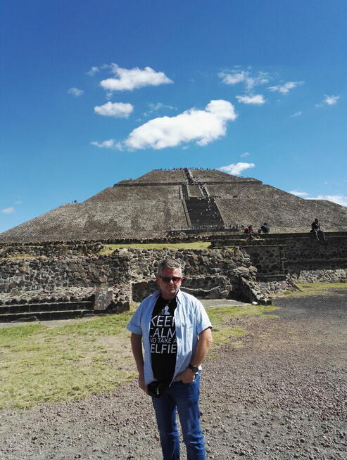 Pan szuka Bruneta.....od 25 lat -50.