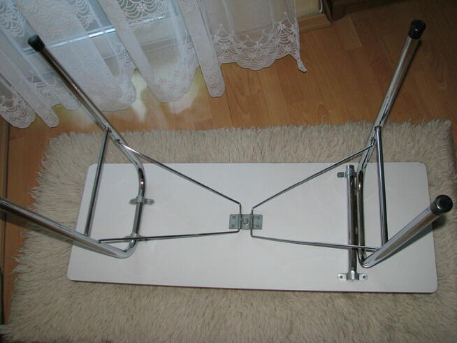 Mały, zgrabny, składany stolik przenośny, biurko, ława