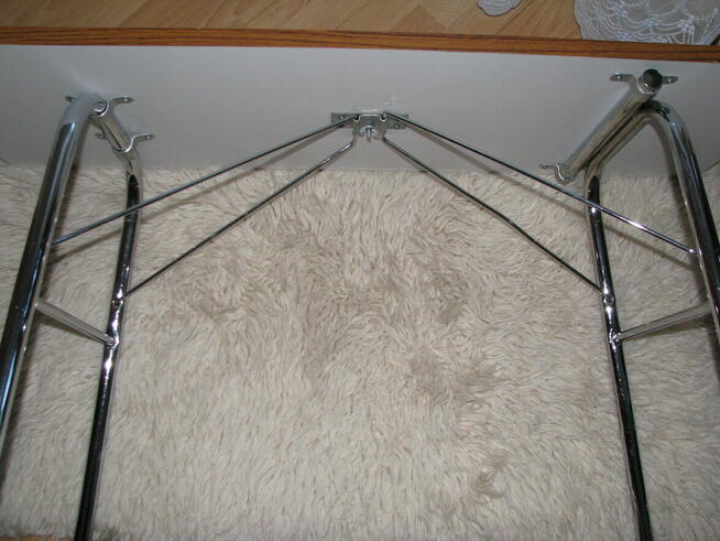 Mały, zgrabny, składany stolik przenośny, biurko, ława