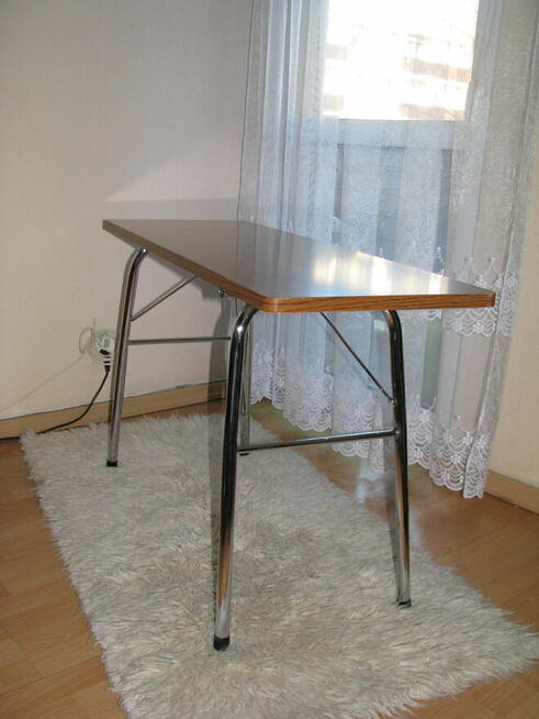 Mały, zgrabny, składany stolik przenośny, biurko, ława