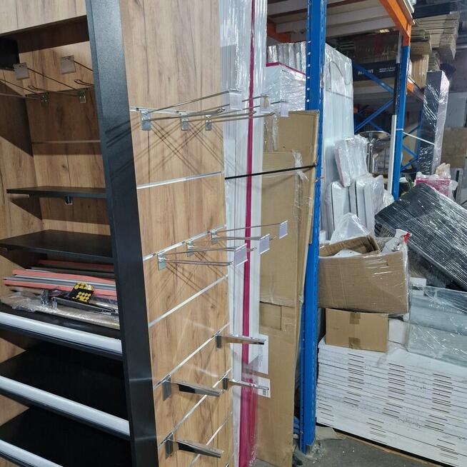 Uniwersalny regał sklepowy przyścienny, metalowo – drewniany