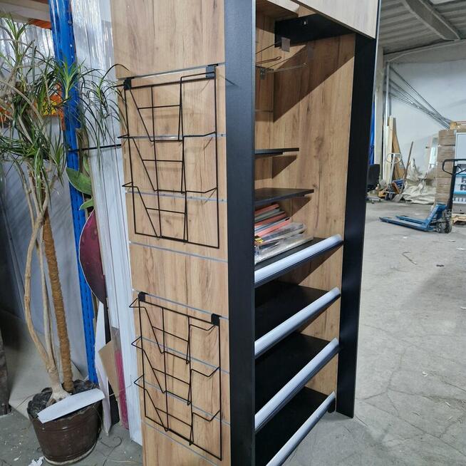 Uniwersalny regał sklepowy przyścienny, metalowo – drewniany