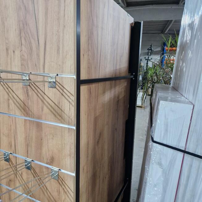 Uniwersalny regał sklepowy przyścienny, metalowo – drewniany