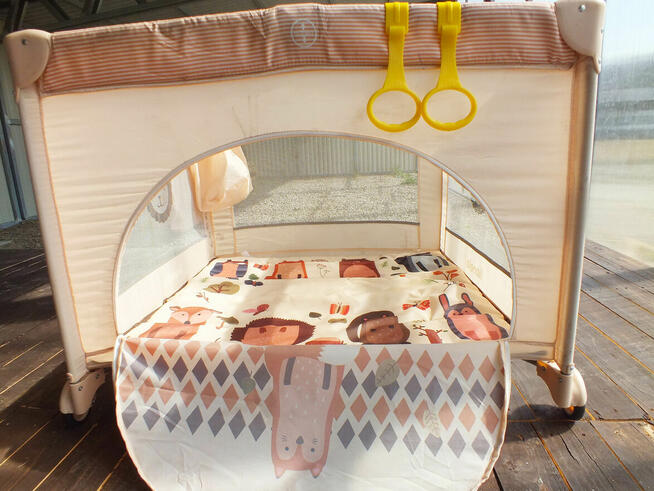 Kojec dziecięcy LIONELO składany otwierany uchwyty koła hamu