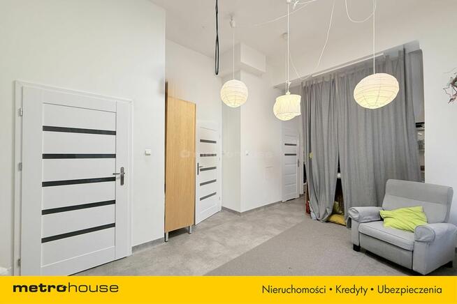 Przestronny lokal z witrynami, 5 min Metro Kabaty